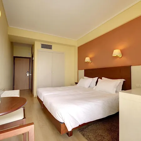 埃斯佩里亚酒店 3* 卡瓦拉