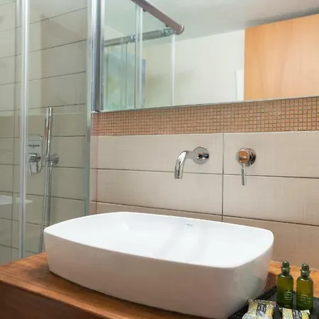 Esperia Hotel 3*