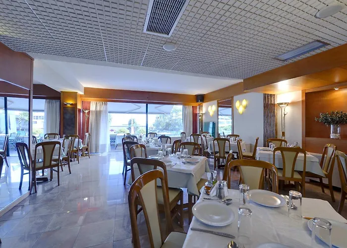 Esperia Hotel 3*